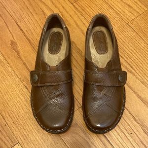 Like new Earth Origins brown slip on shoes size 9W